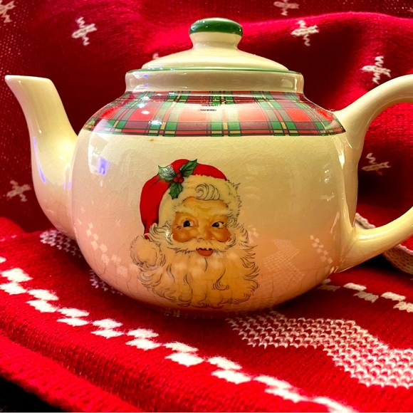 Cracker Barrel Other - Cracker Barrel Christmas in the Woods Santa Teapot Collectors Item
